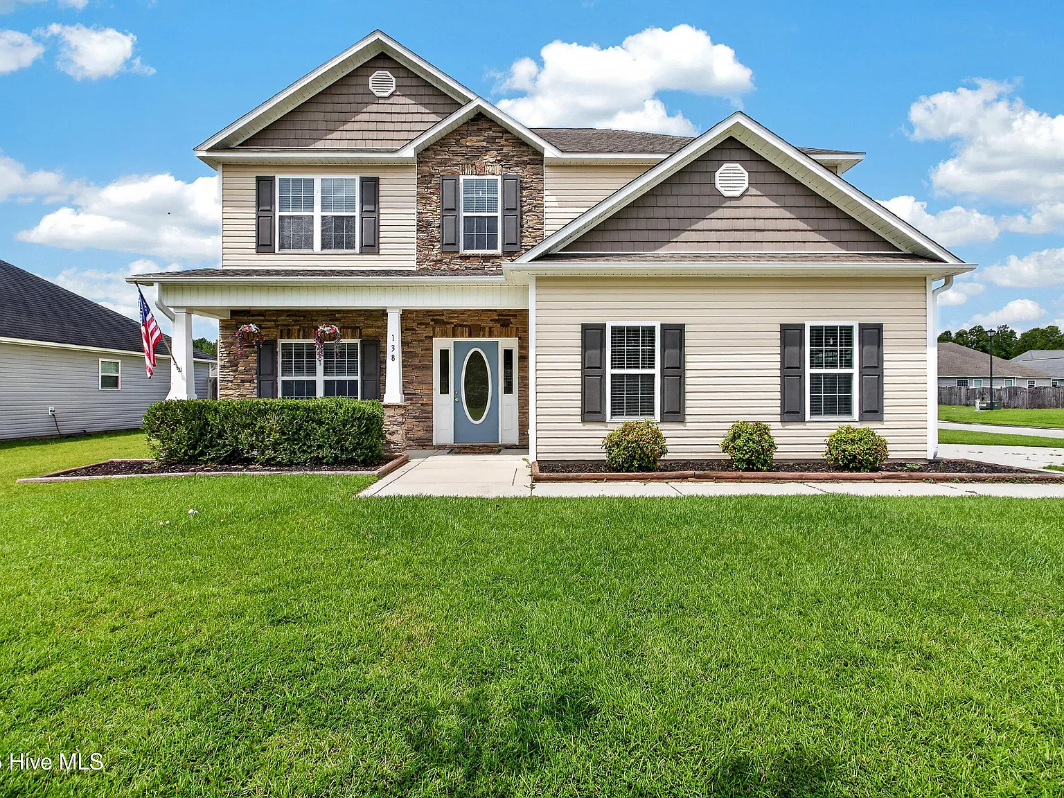 4 bed, 2.5 bath, $2,000 — Photo 1