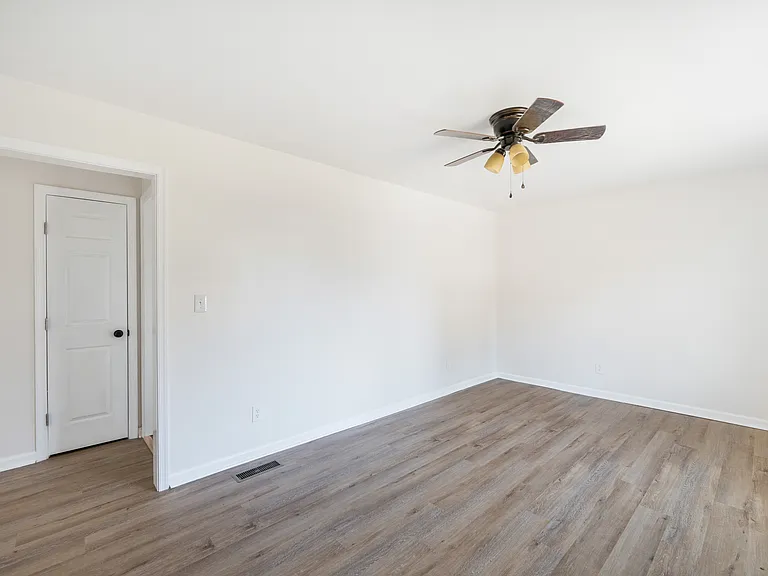 244 Newcomb Dr — Photo 5