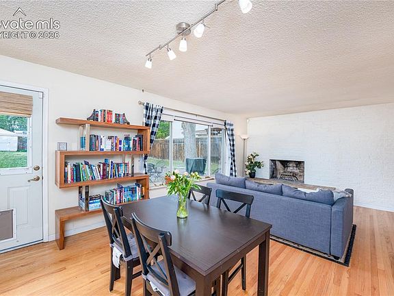 4th image of 1009 Parkview Blvd