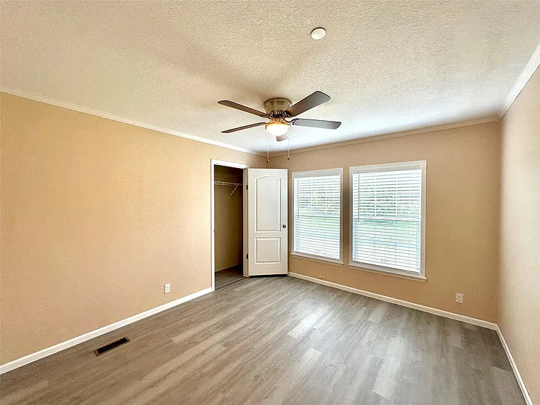 831 Country Club Rd — Photo 9