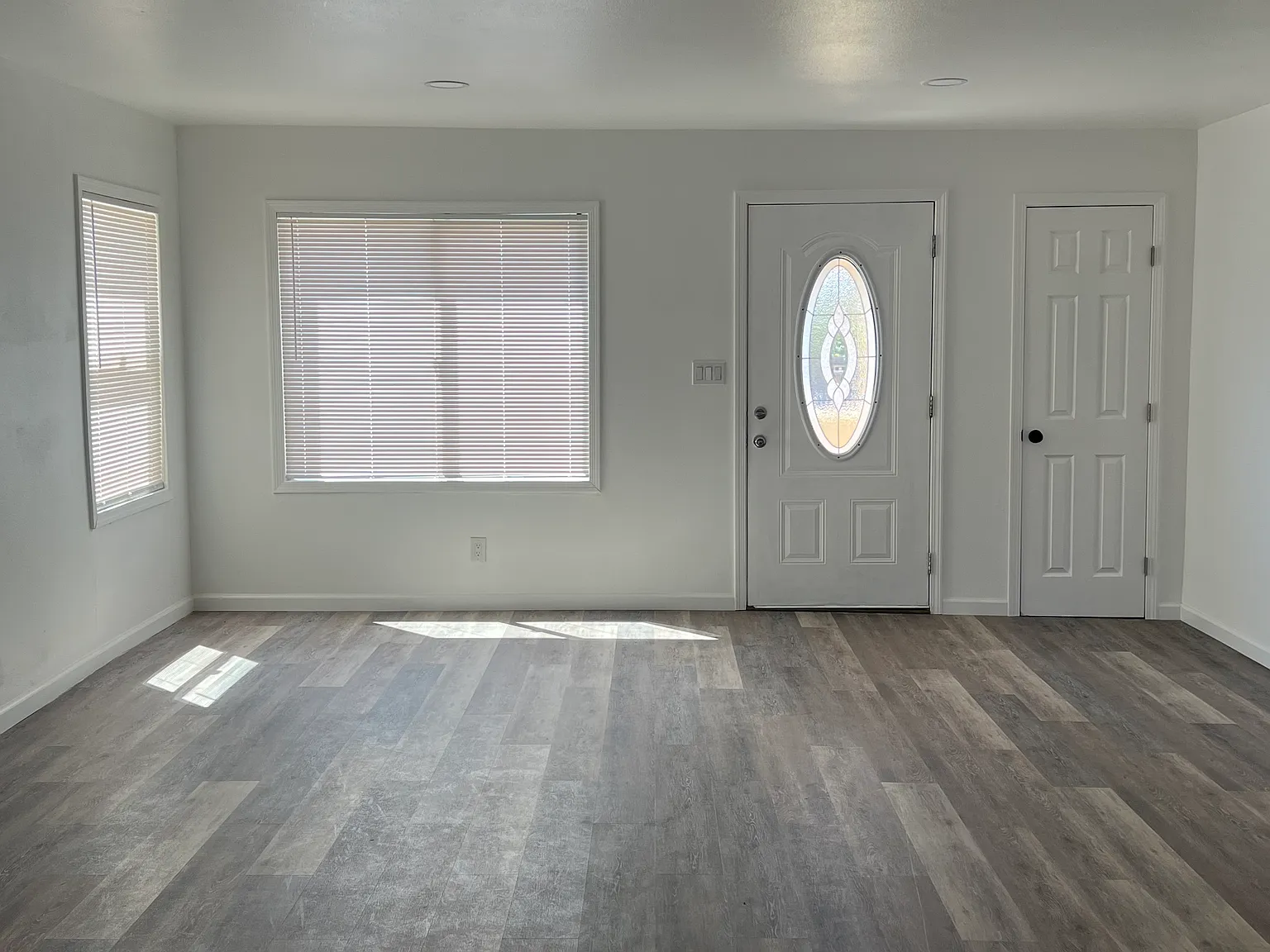 3 bed, 1.5 bath, 1175 sqft, $2,700 — Photo 3