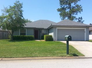 816 Hickory Lakes Dr E, Jacksonville, FL 32225