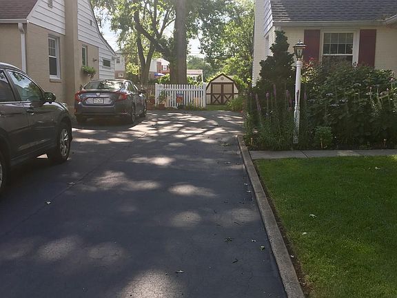 Driveway can accomodate