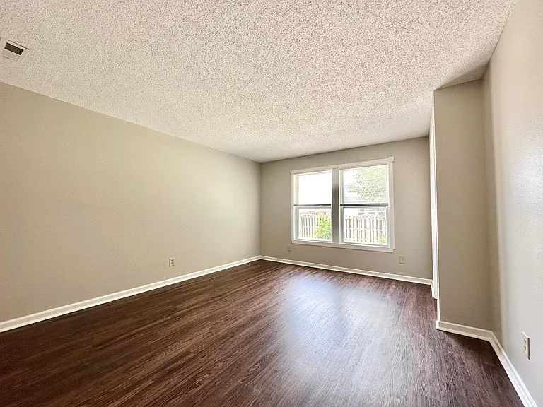 4202 Fletcher Dr — Photo 7