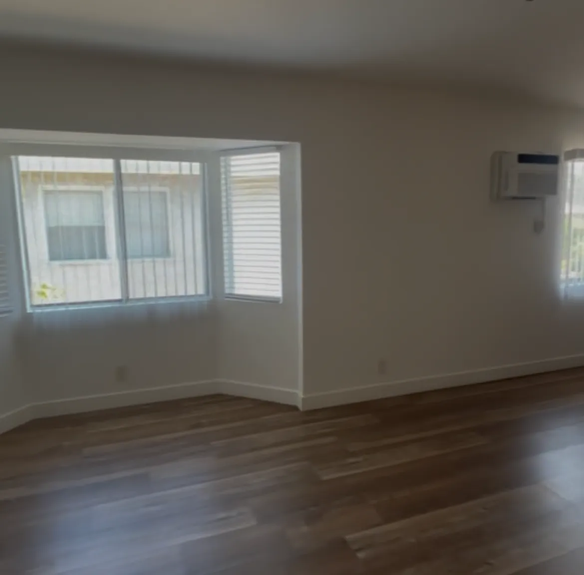 2 bed, 900 sqft, $2,300 — Photo 3