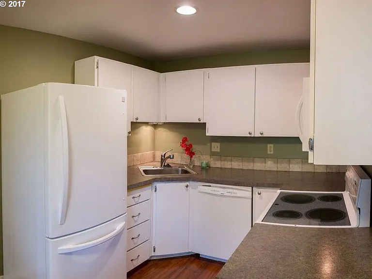 10845 SW 121st Ave — Photo 5