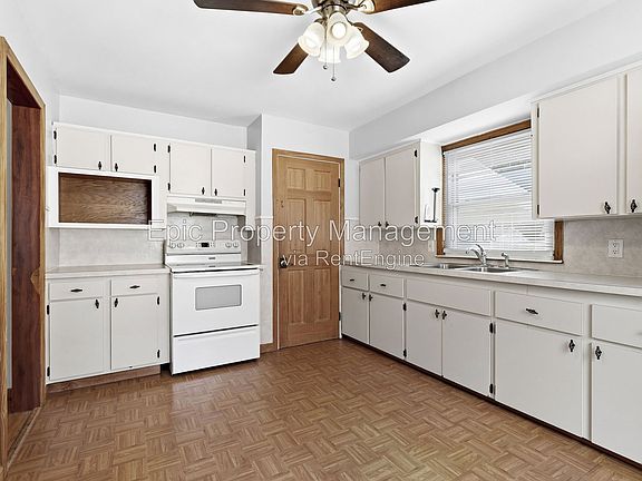 3rd image of 2119 Moran Ave