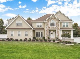 4 Camelback Rd, Chester, NY 10918