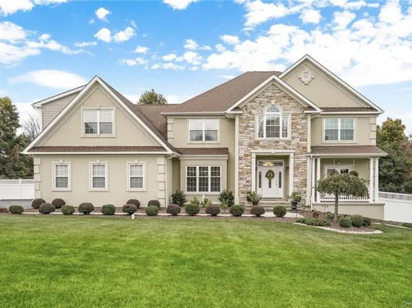 4 Camelback Rd, Chester, NY 10918