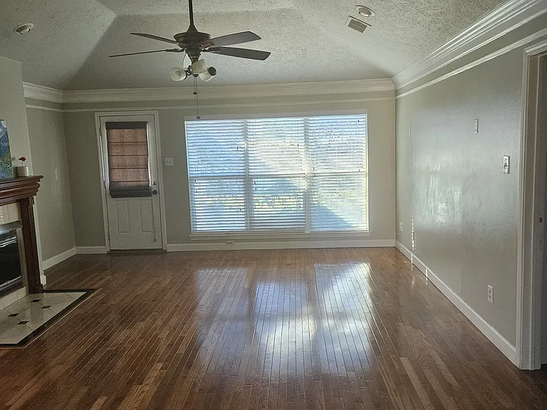 2423 Manorwood St — Photo 7