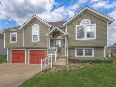 700 S Sunset Ln, Raymore, MO, 64083