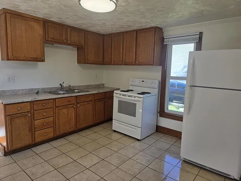 58 W Scott St — Photo 2