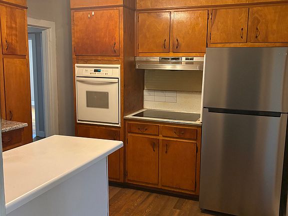 2nd image of 221 20th St SW