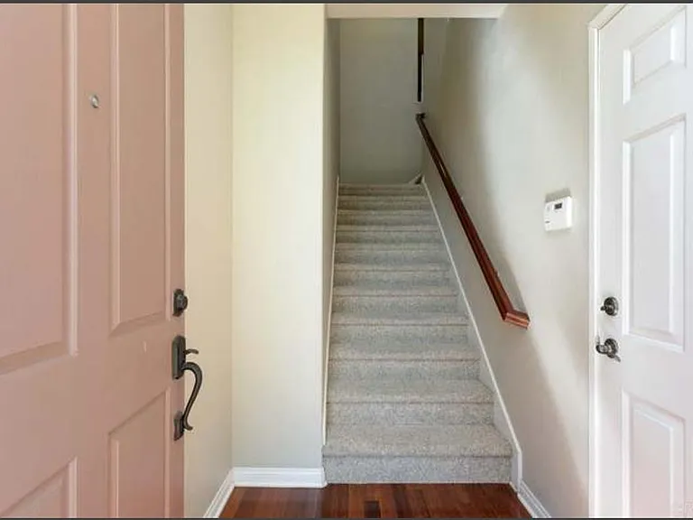 1476 Clearview Way — Photo 3