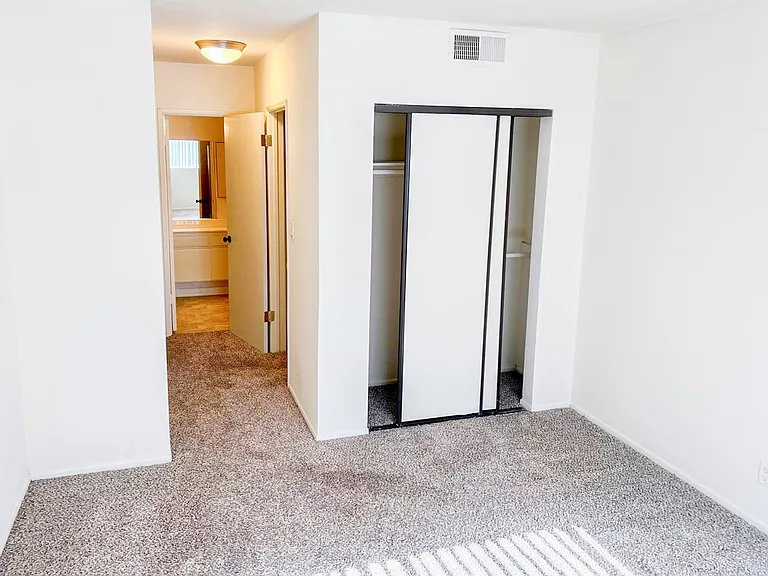 15222 Magnolia Blvd — Photo 3