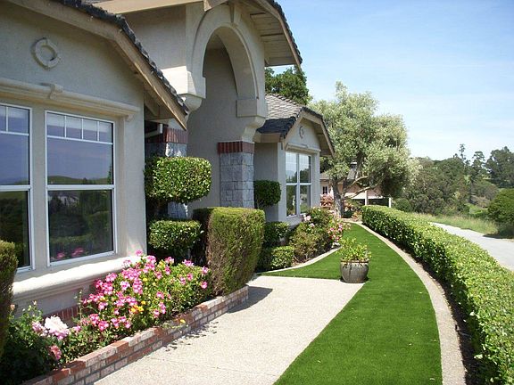 2nd image of 352 Orchard Hill Rd