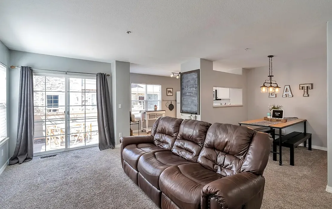 2 bed, 3.0 bath, 1860 sqft, $2,600 — Photo 2