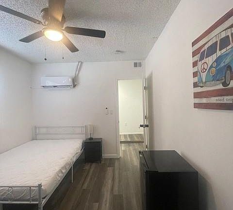 Bedroom 7
Full size bed and mini fridge