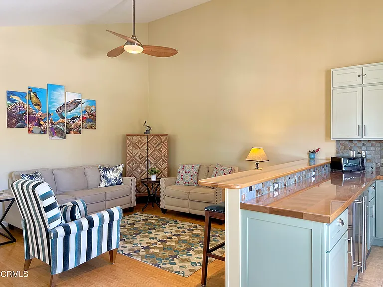117 La Brea St — Photo 38