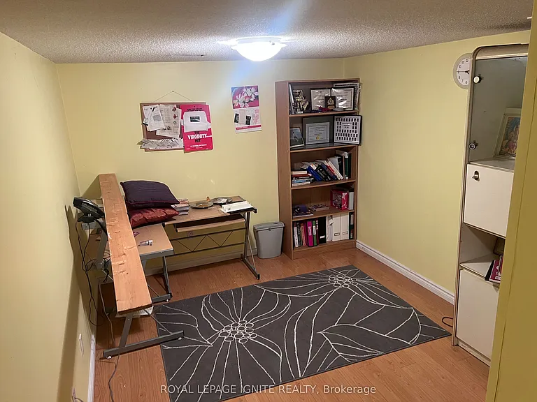 101 Orleans Dr — Photo 32