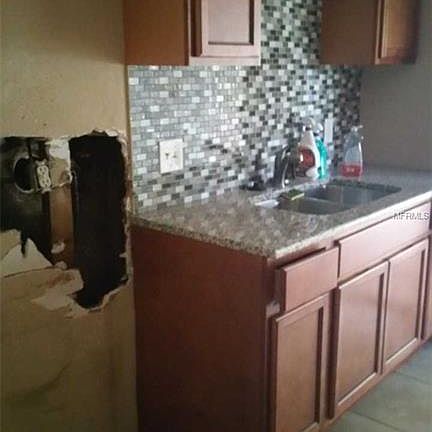 5th image of 624 Prince Edward Ave
