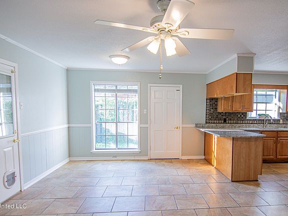 4th image of 1812 Seacliffe Dr