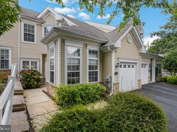 53 Dresner Cir, Upper Chichester, PA 19061