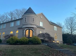 9 Wallenberg Cir, Monsey, NY 10952