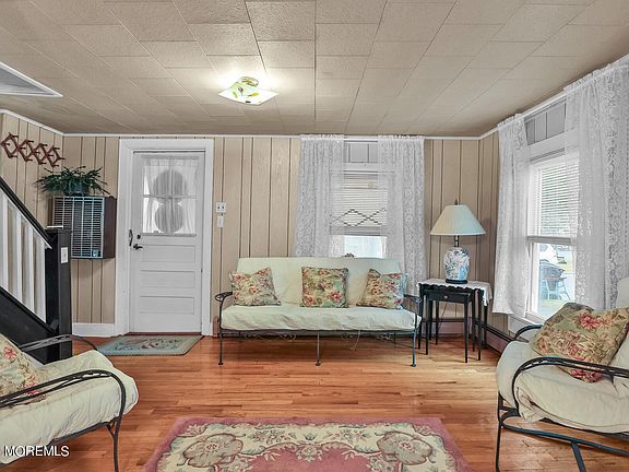 3rd image of 262 Dirmitt Avenue