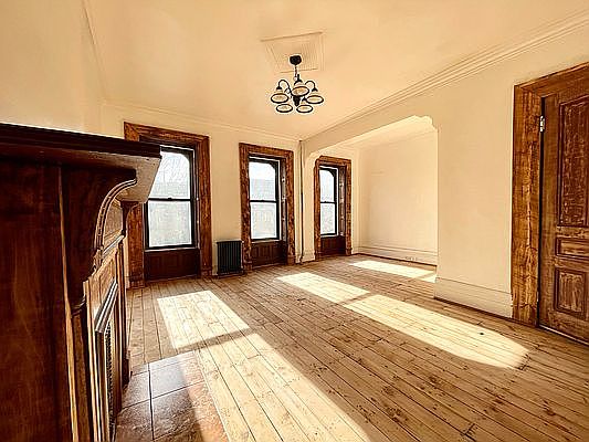 1st image of 171 Bainbridge St #3