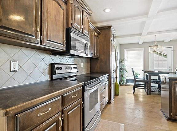 5th image of 3020 S Prescott Ave