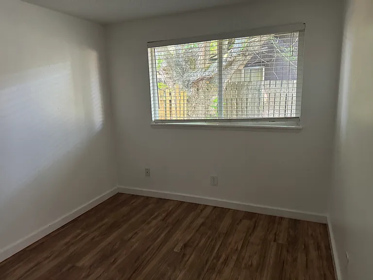 1154 NE 17th Ave — Photo 12