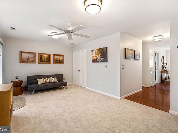 3rd image of 104 Clearwater Ct