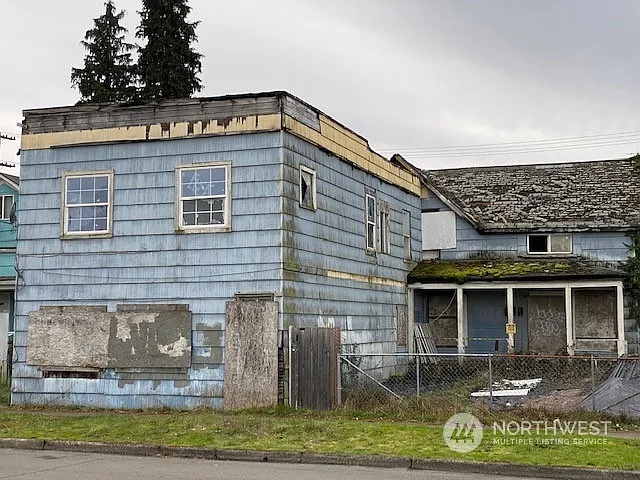 1009 N Tower Avenue photo 1