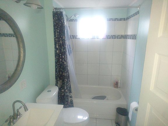 3rd image of 938 Woodlawn Ave