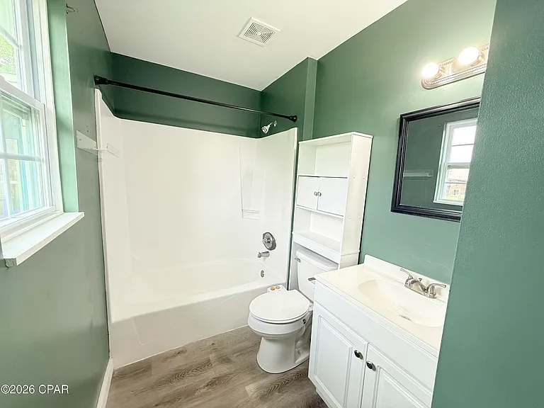 175 N Berthe Ave — Photo 23