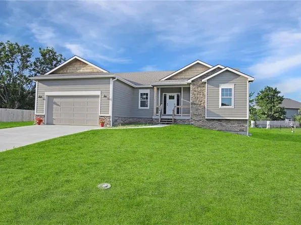 21020 W 225th St, Spring Hill, KS 66083