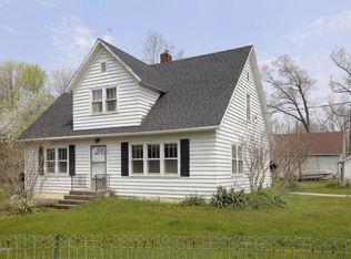 37630 Lake Shore Dr, Paw Paw, MI 49079