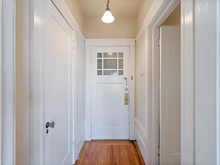 1029 Oak Street — Photo 11