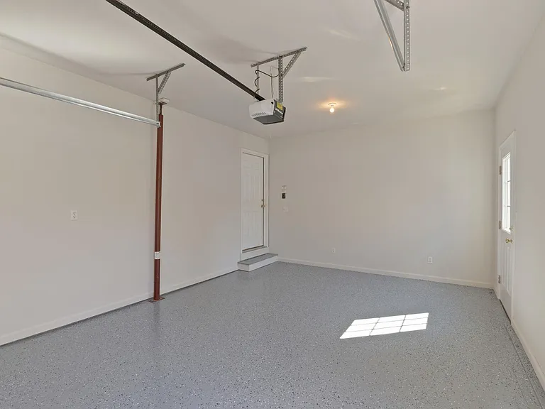 1081 Wintergreen Ln — Photo 41