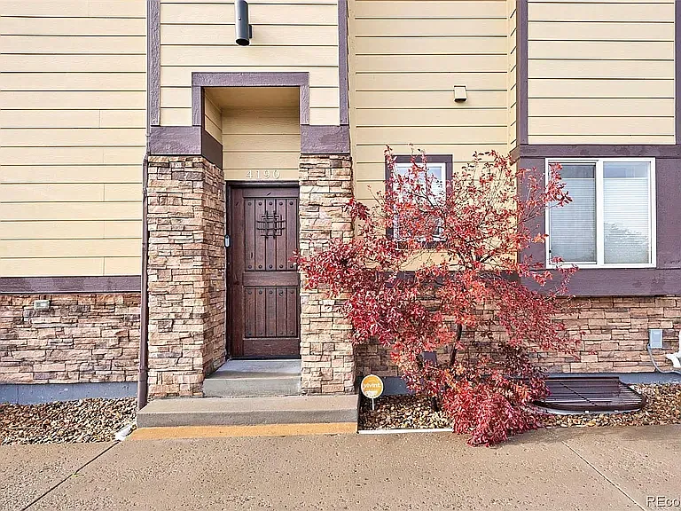 5 bed, 2427 sqft, $4,500 — Photo 3