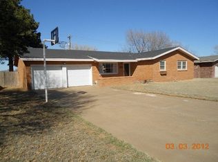 1320 W Crosby St, Slaton, TX 79364