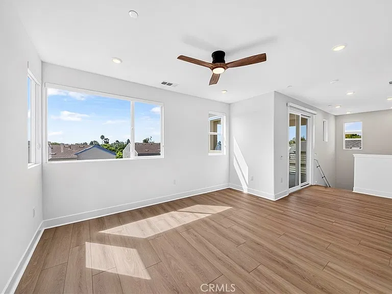 1041 Citrus Ave — Photo 32