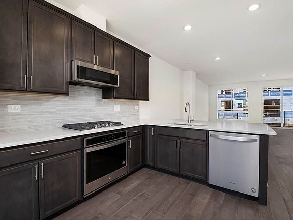 5th image of 2200 Venture Dr