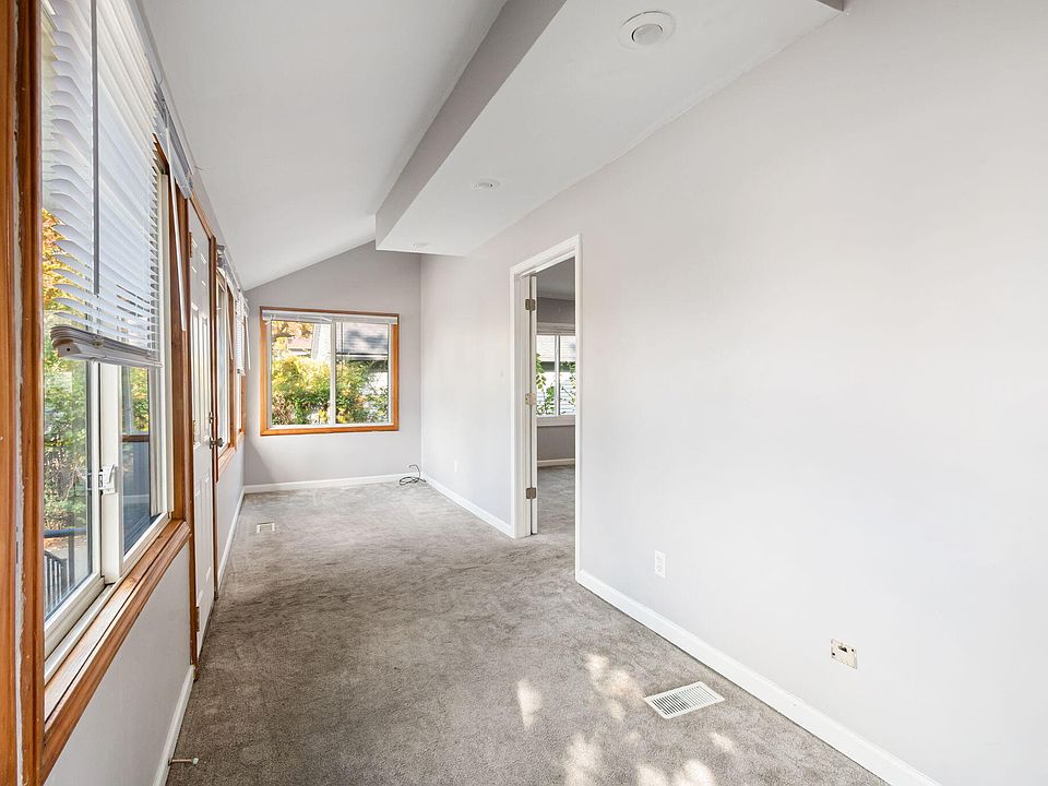 22134 Pleasant Ave, photo 2