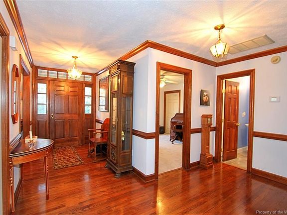 4th image of 3694 Bridgewater Dr