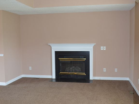 Family room w/cathedral 