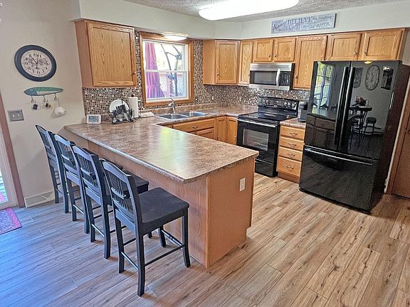 4th image of 416 Sweet Valley Ln