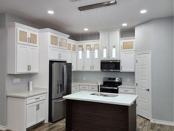 4th image of 621 Yoli Ln