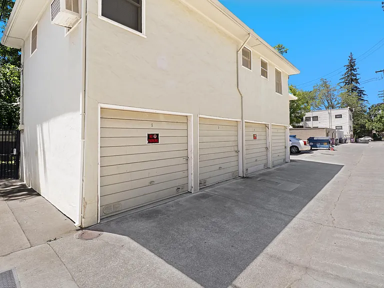 2725 I St #A — Photo 13